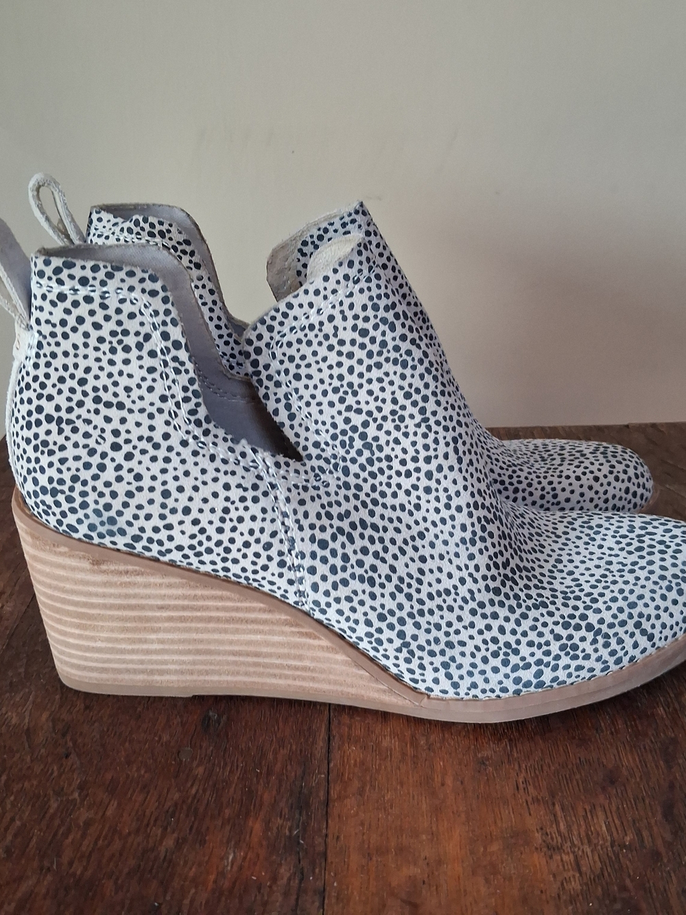 TOMS NWOB Kallie Macadamia Mini Cheetah Suede Booties; Size 6